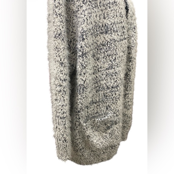 Peyton Primrose Eyelash Cardigan - Picture 3 of 4